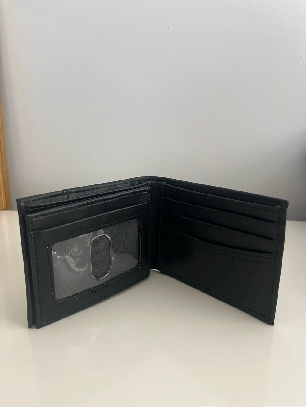 Columbia Men’s Black Leather Wallet